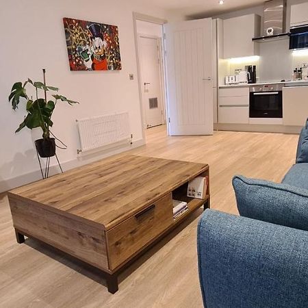 Luxury 1 Bedroom Waterside Apartment In Gloucester Docks מראה חיצוני תמונה