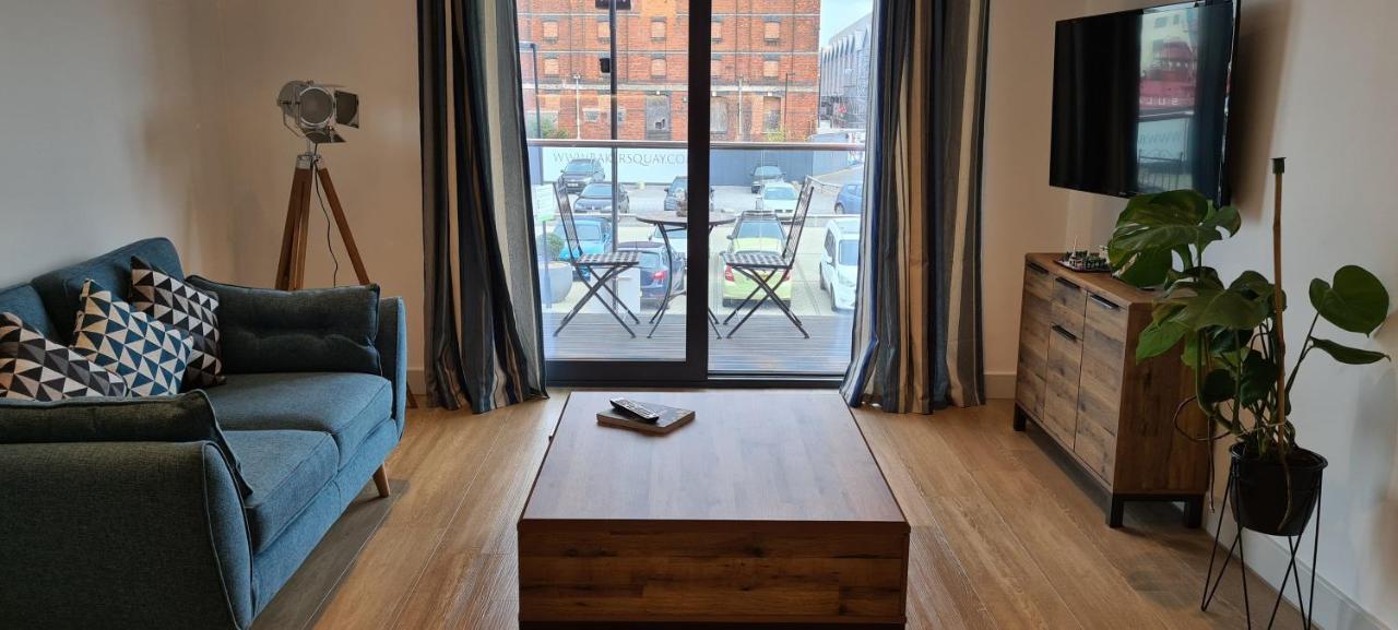 Luxury 1 Bedroom Waterside Apartment In Gloucester Docks מראה חיצוני תמונה